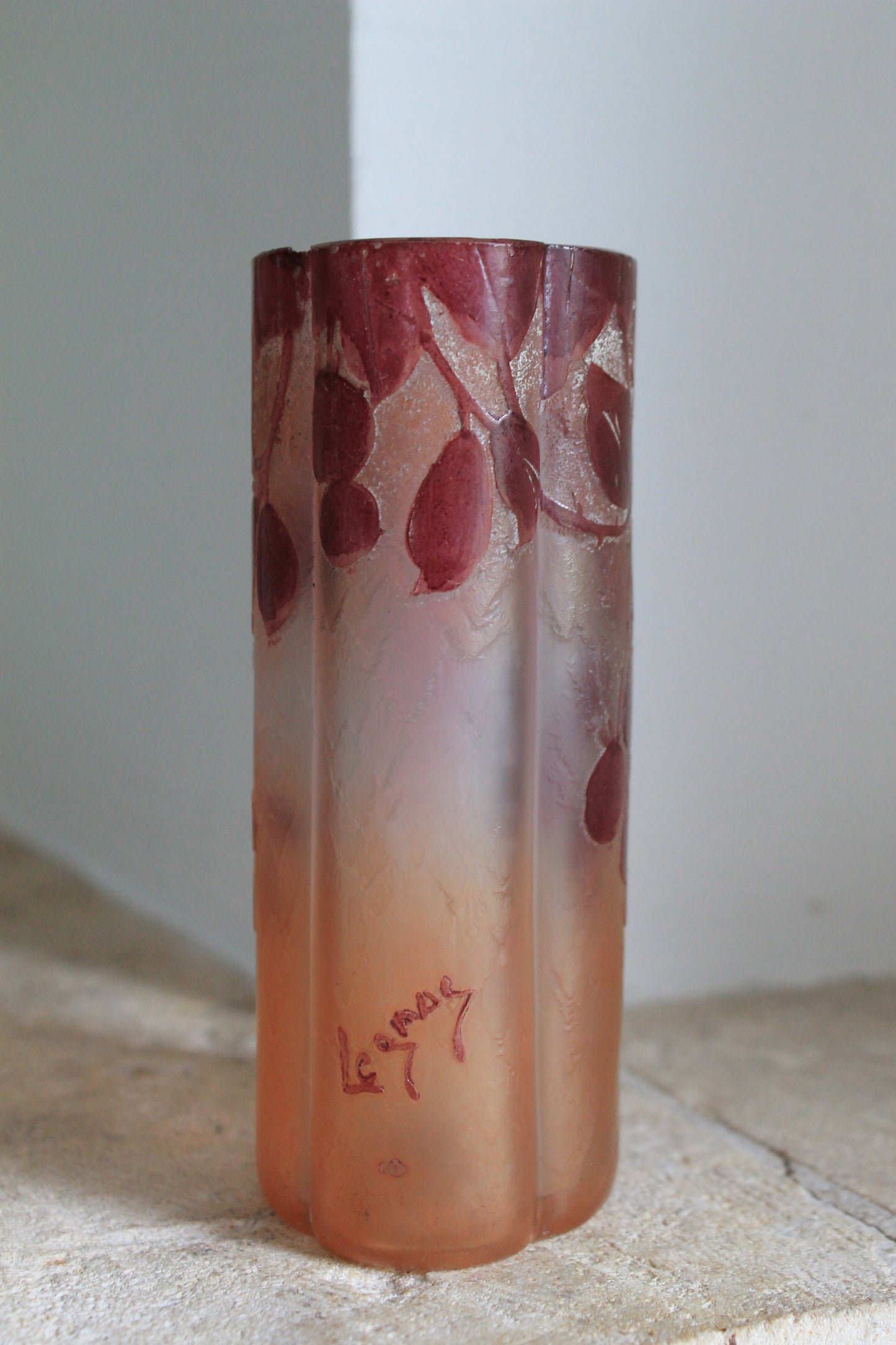 Legras vase quadrilobé série "rubis" en verre (1900 - 1910)