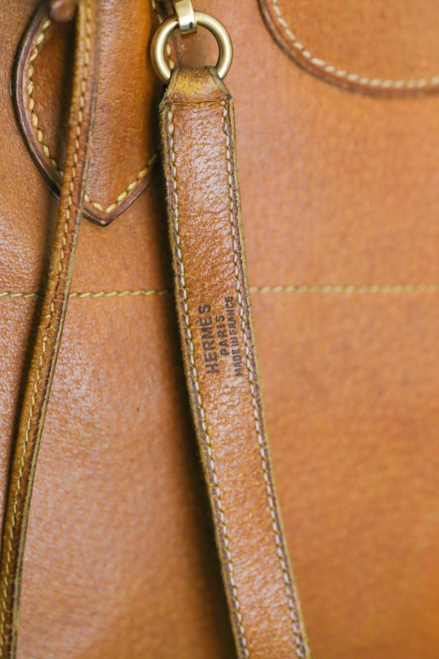 Hermès sac à main modèle bolide en cuir gold vintage