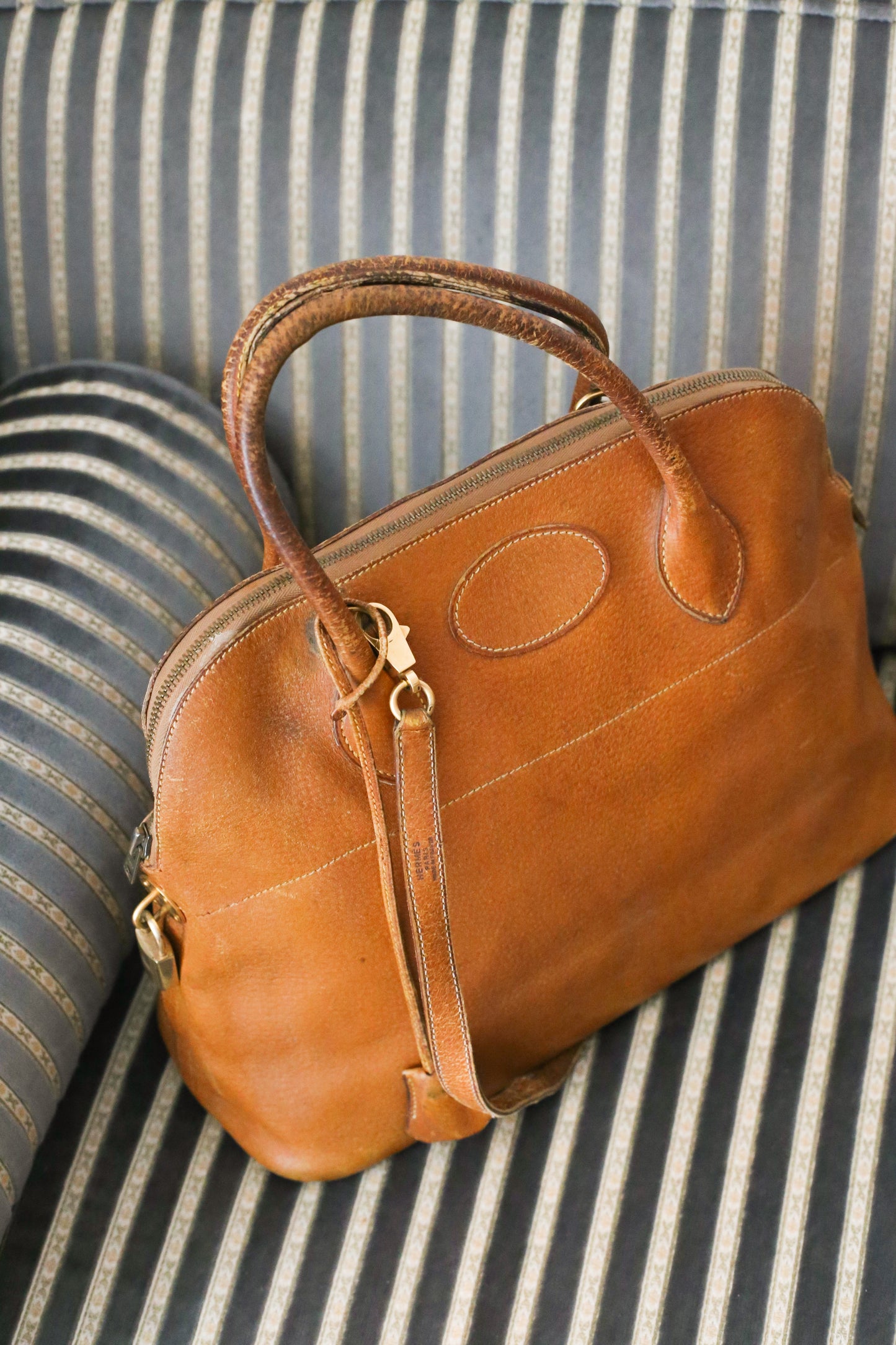 Hermès sac à main modèle bolide en cuir gold vintage