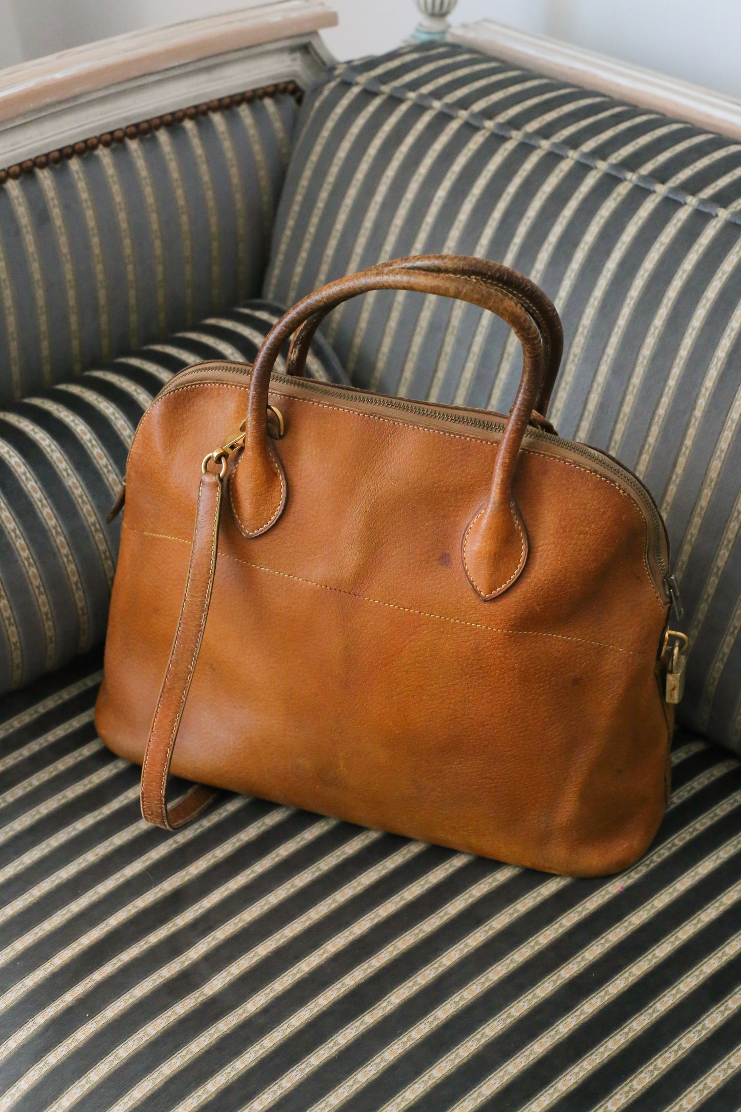 Hermès sac à main modèle bolide en cuir gold vintage