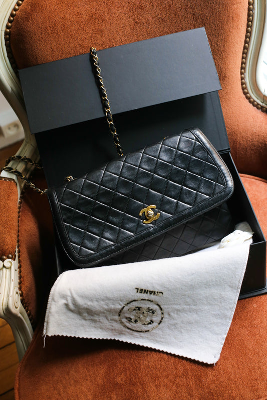 Chanel sac à main modèle Timeless en cuir noir vintage