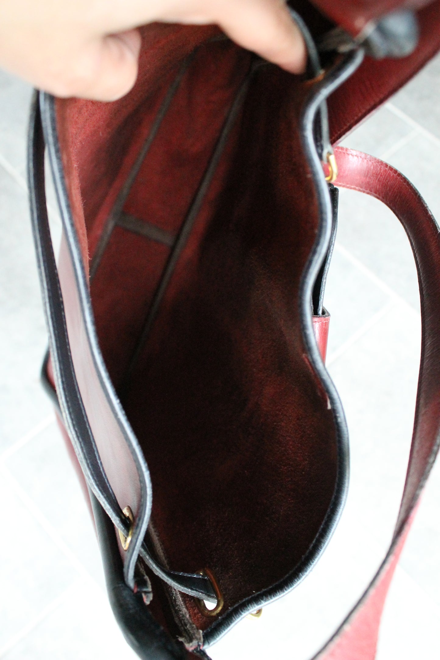 Hermès sac à main modèle The kilt en cuir bordeaux et noir