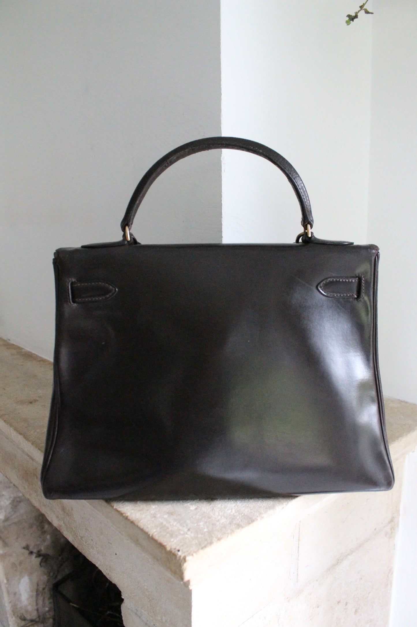 Hermès sac à main vintage modèle Kelly 32 en cuir marron foncé