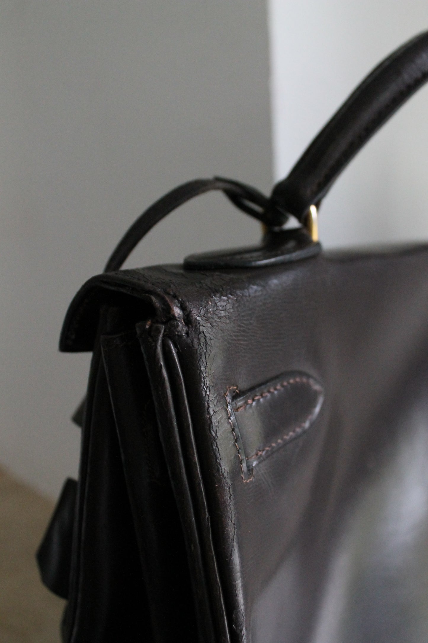Hermès sac à main vintage modèle Kelly 32 en cuir marron foncé