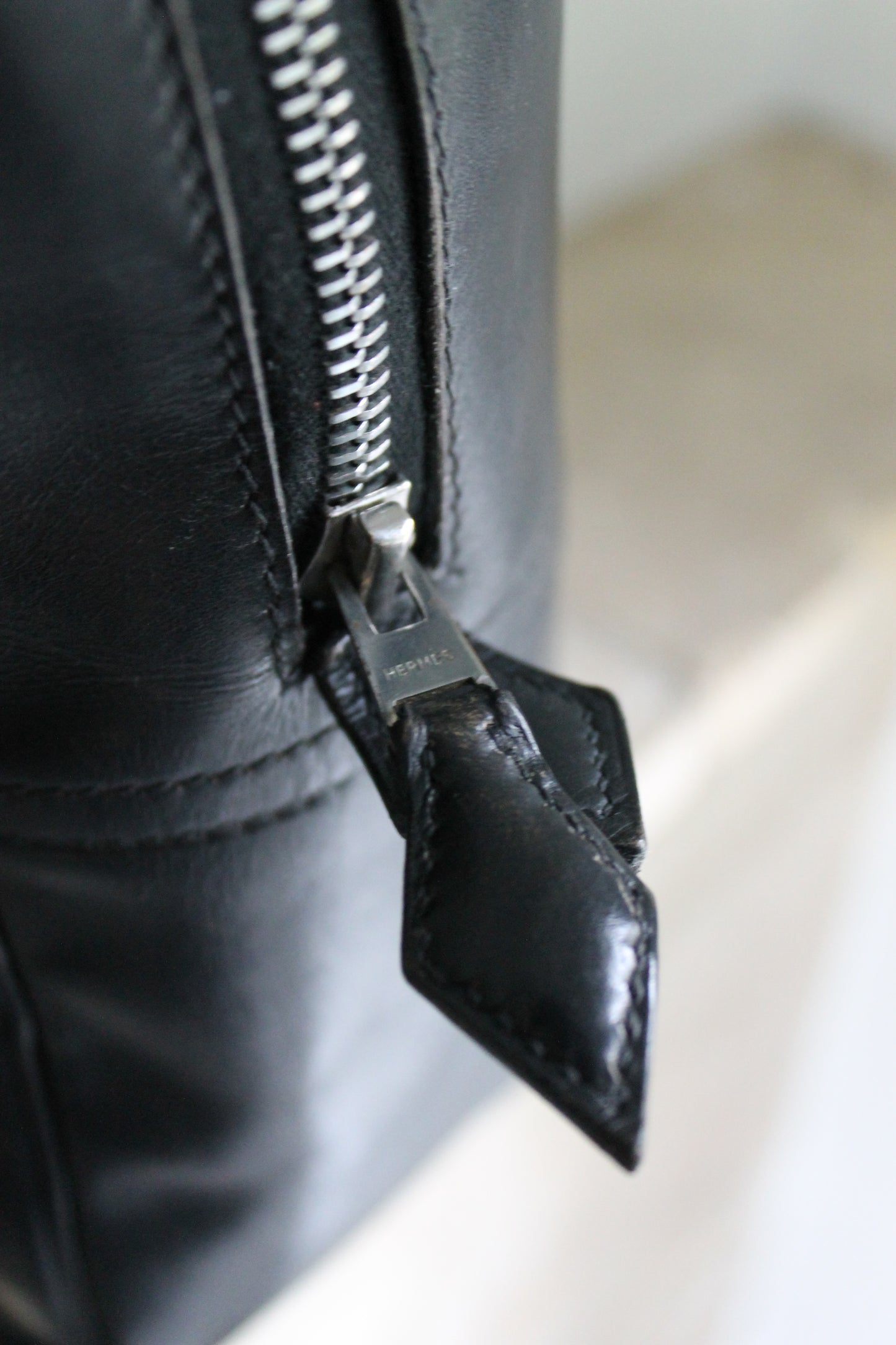 Hermès cartable modèle plume en box noir