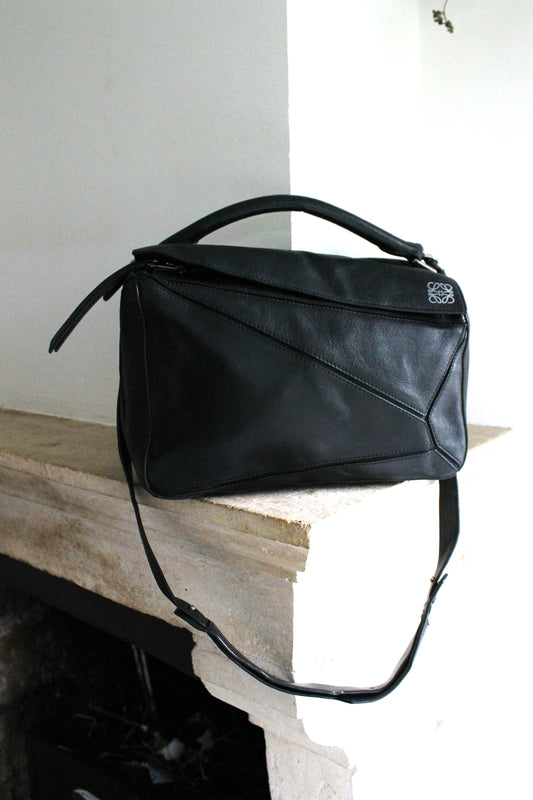Loewe sac à main modèle Puzzle en cuir noir