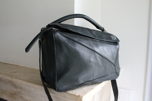 Loewe sac à main modèle Puzzle en cuir noir