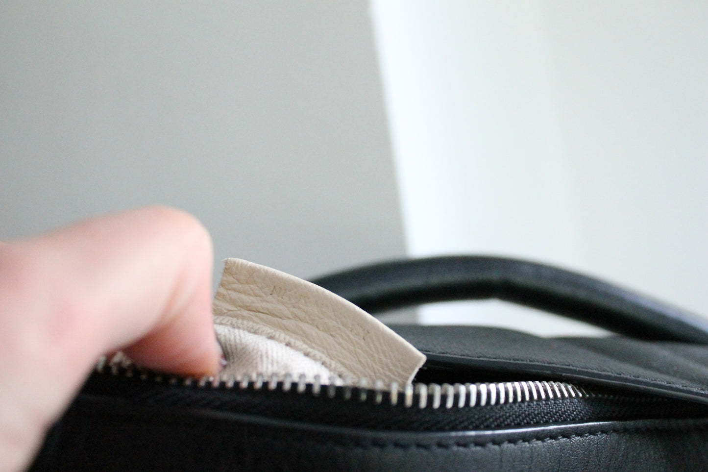 Loewe sac à main modèle Puzzle en cuir noir