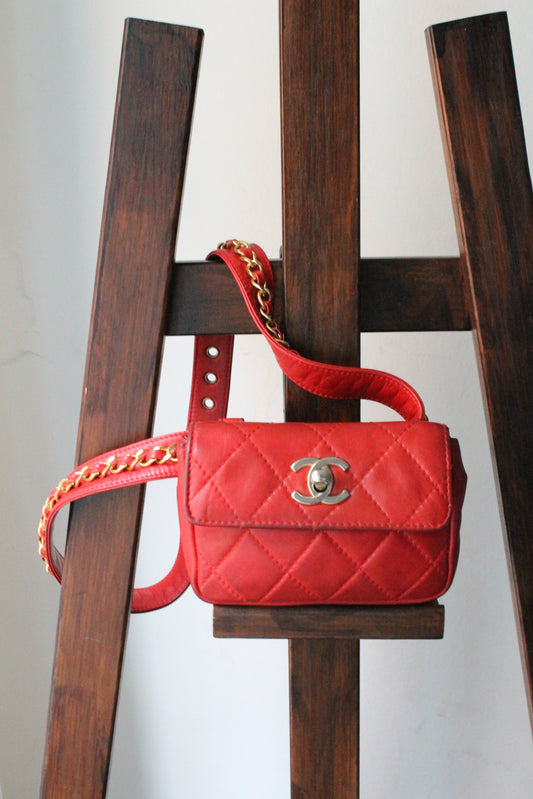 Chanel sac banane vintage en cuir rouge