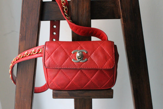 Chanel sac banane vintage en cuir rouge
