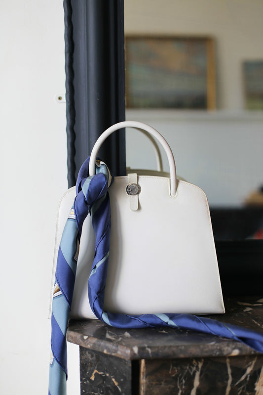 Sac à main Hermès modèle Dalvy en cuir grainé blanc