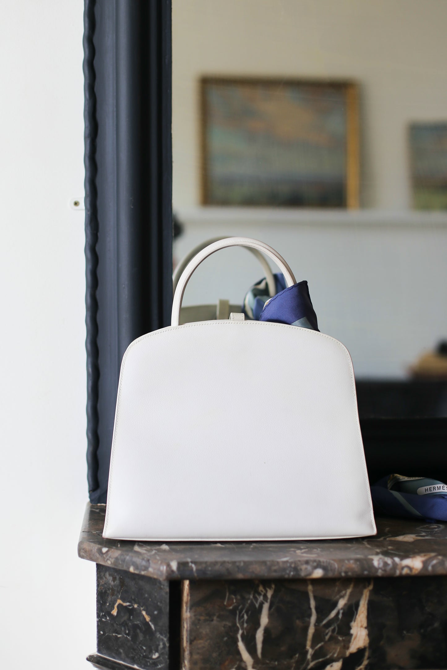 Sac à main Hermès modèle Dalvy en cuir grainé blanc