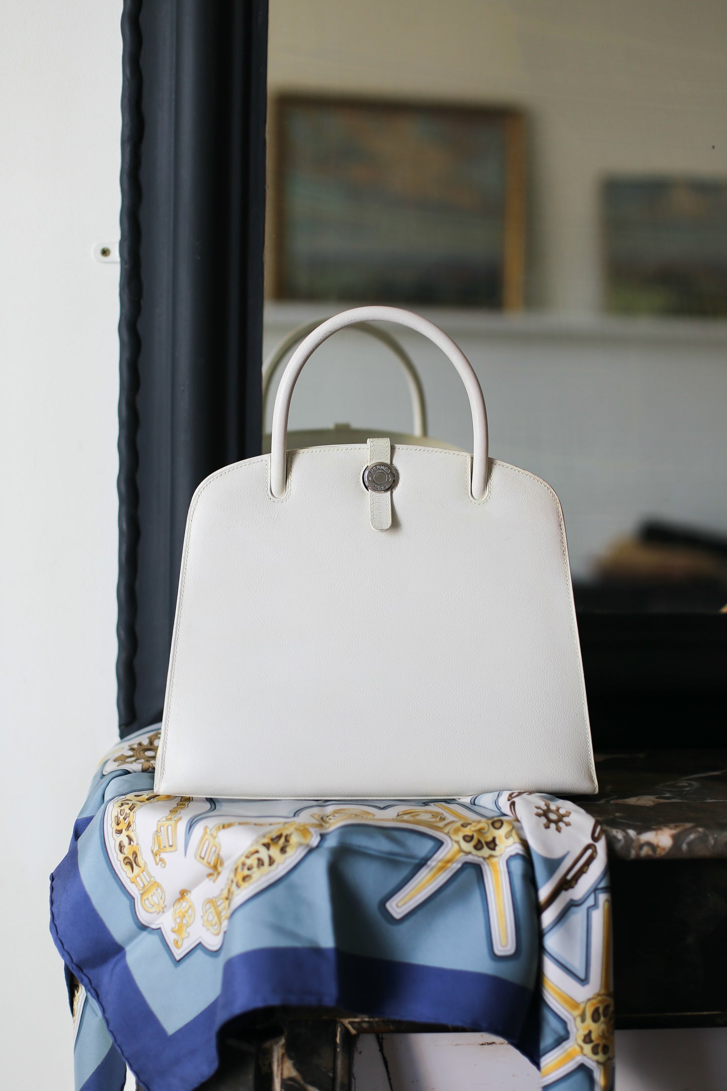 Sac à main Hermès modèle Dalvy en cuir grainé blanc
