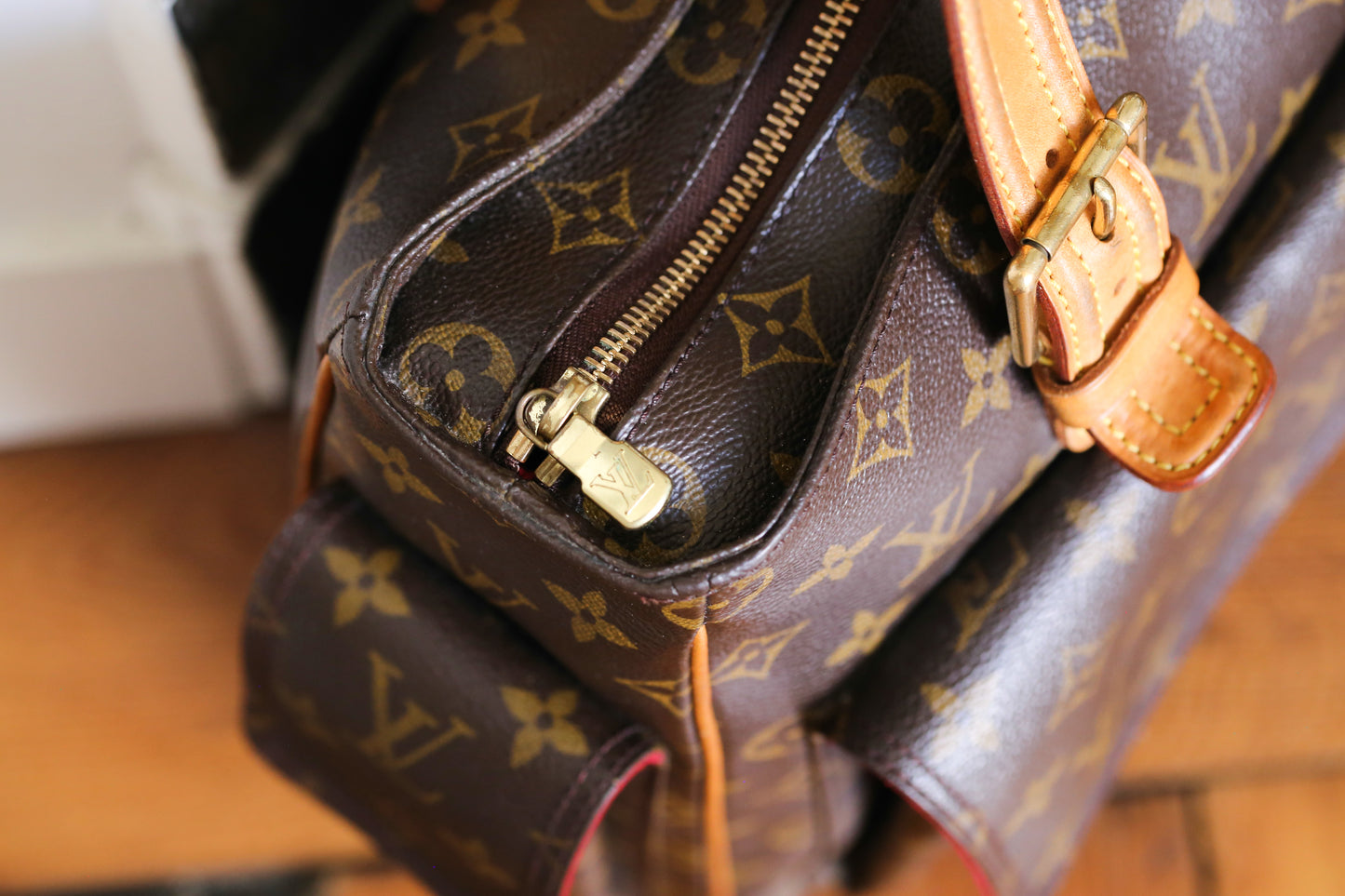 Louis Vuitton sac à main modèle multipli cité en toile et cuir