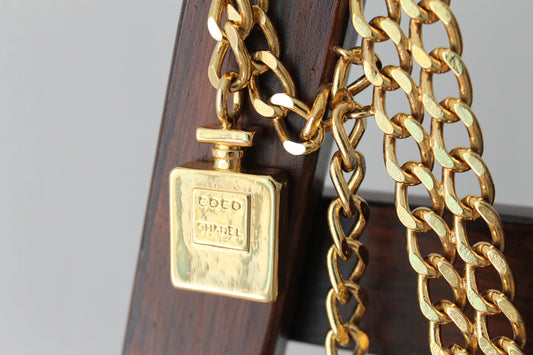 Chanel ceinture vintage en métal doré pendentif numéro 5