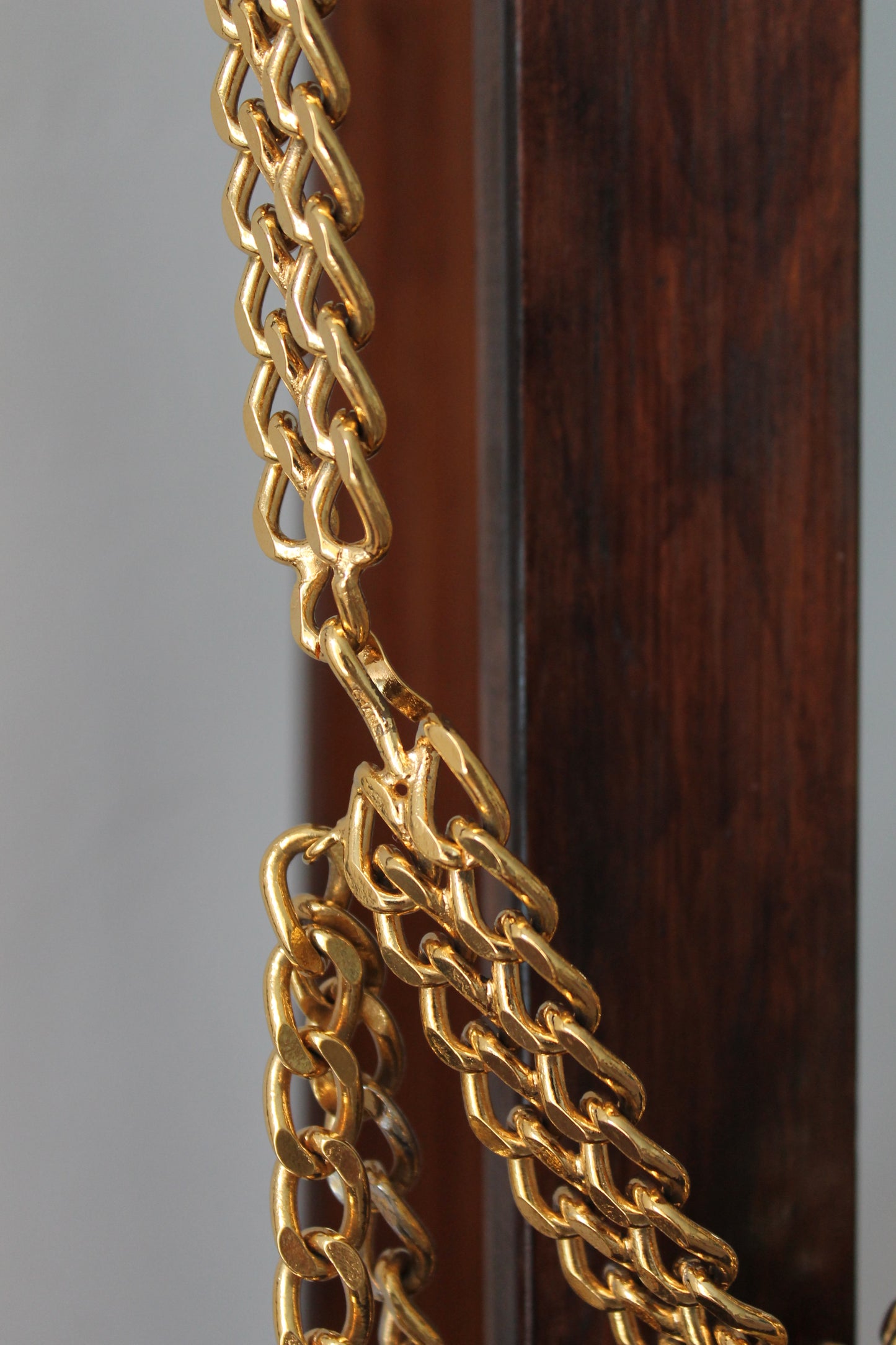 Chanel ceinture vintage en métal doré pendentif numéro 5