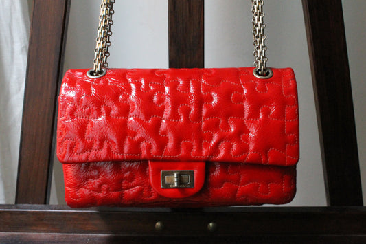 Chanel sac à main modèle 2.55 puzzle en cuir vernis
