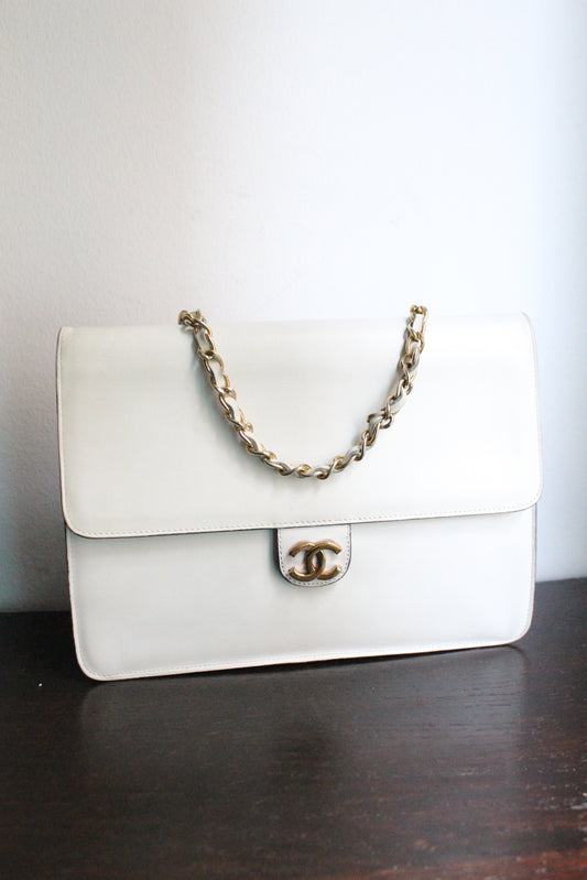 Chanel sac à main modèle Timeless vintage en cuir blanc crème