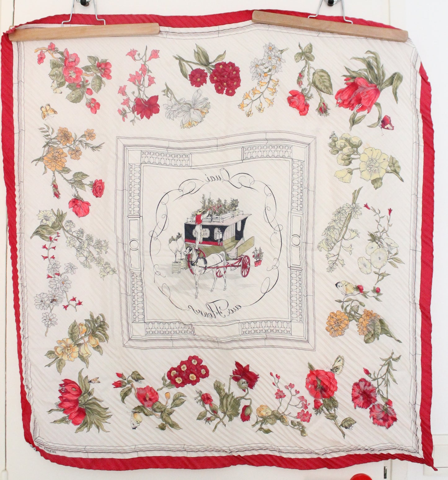 Hermès carré en soie blanc et rouge modèle "Quai aux Fleurs"
