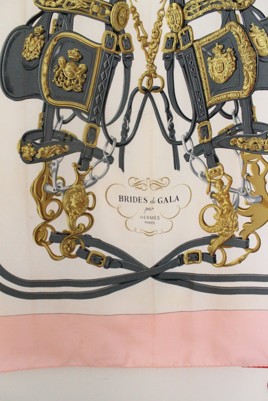 Hermès carré en soie modèle "Bride de Gala" rose