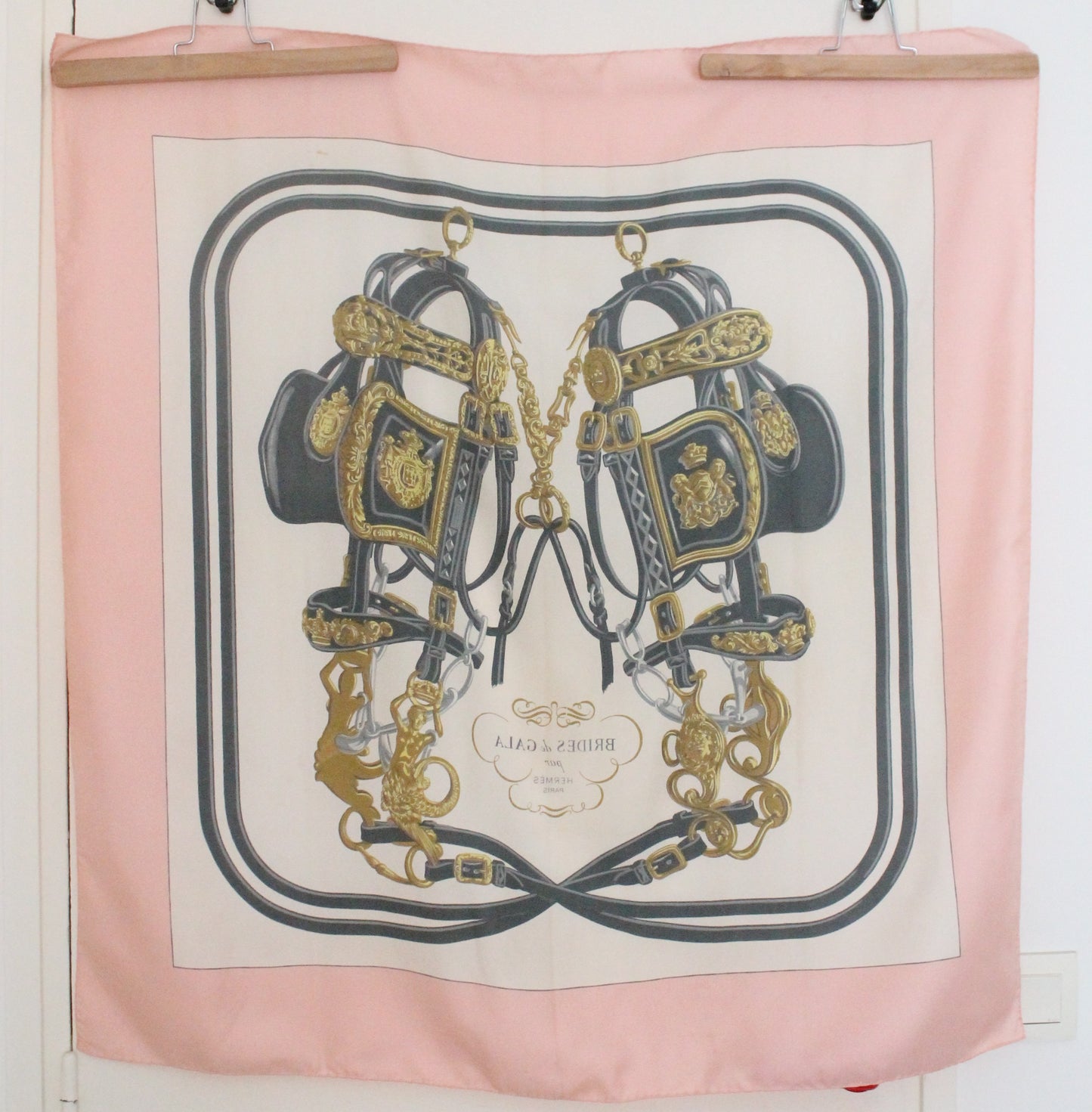 Hermès carré en soie modèle "Bride de Gala" rose