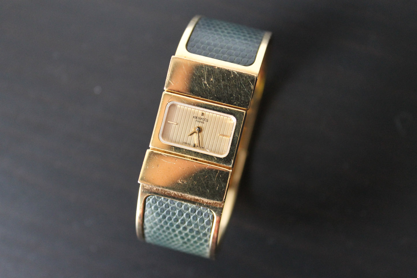 Hermès montre modèle loquet plaqué or