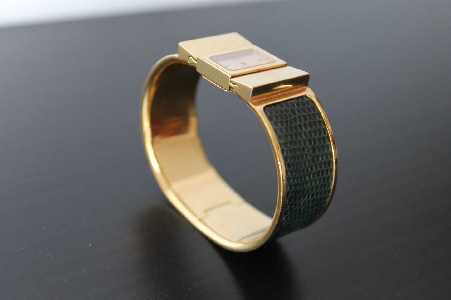 Hermès montre modèle loquet plaqué or