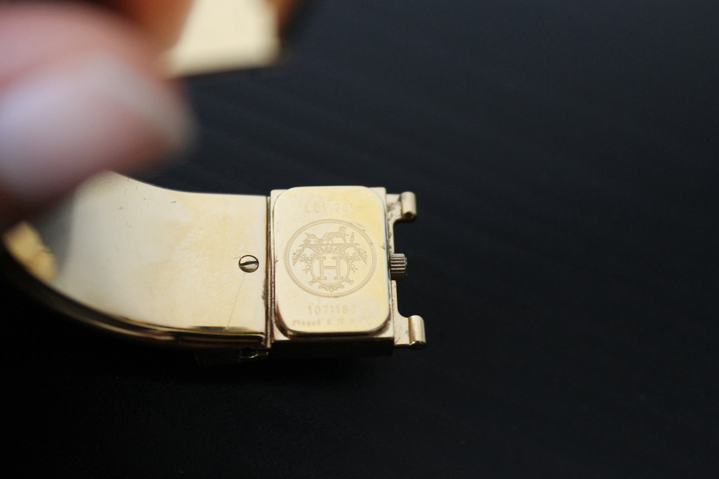 Hermès montre modèle loquet plaqué or