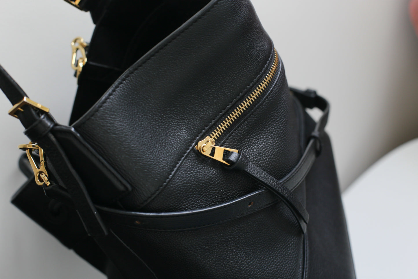 Loewe sac à main modèle balloon en cuir grainé noir