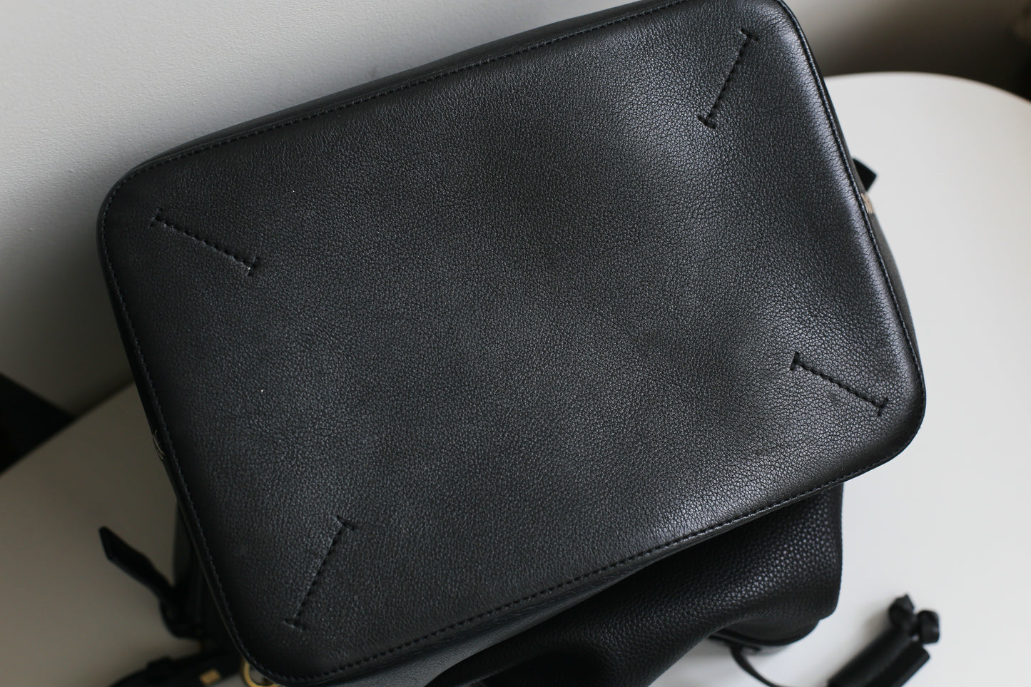Loewe sac à main modèle balloon en cuir grainé noir