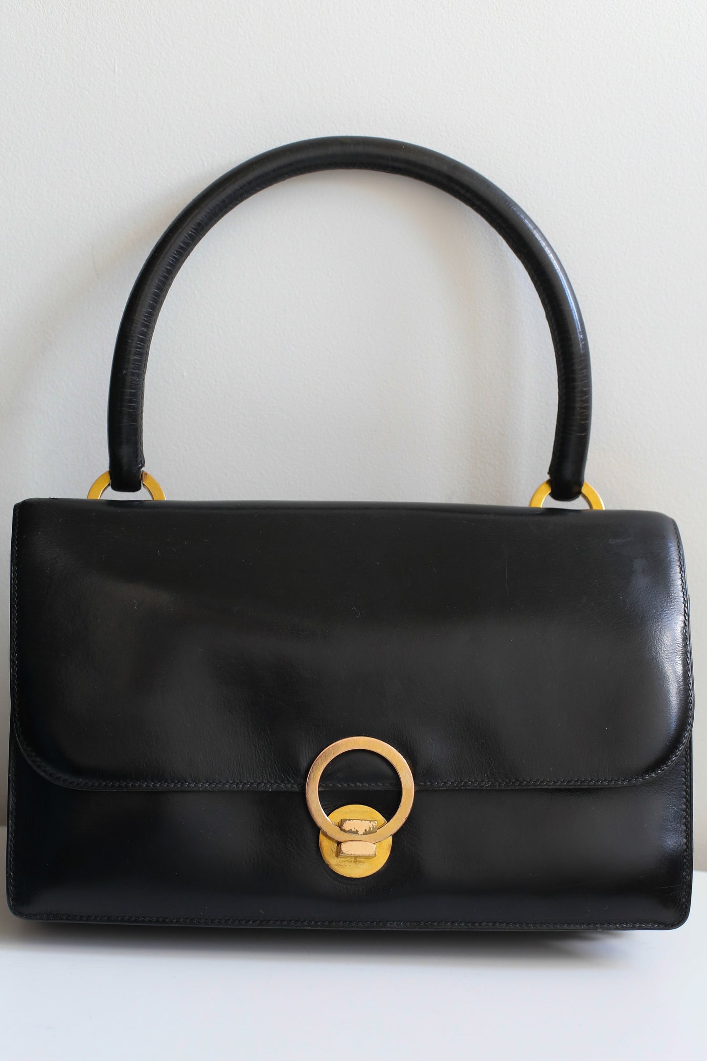 Hermès sac à main modèle ring en box noir