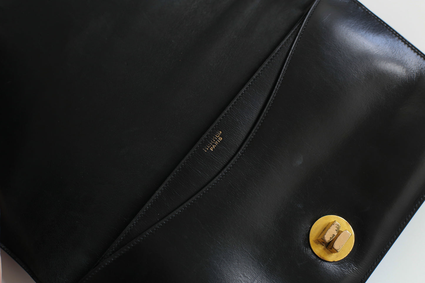 Hermès sac à main modèle ring en box noir