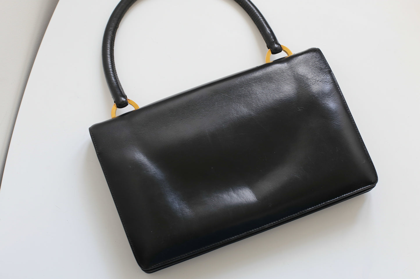Hermès sac à main modèle ring en box noir
