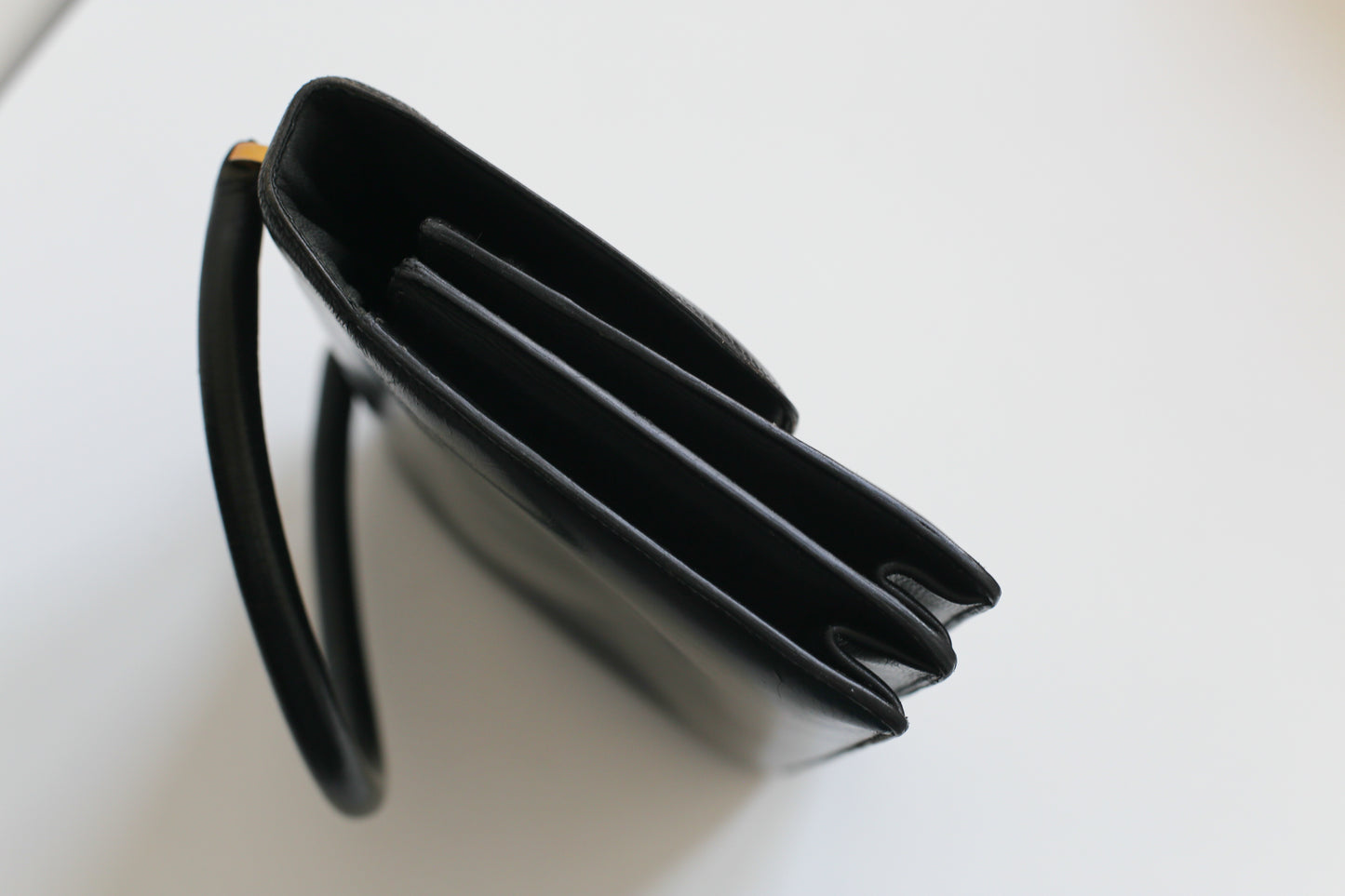 Hermès sac à main modèle ring en box noir