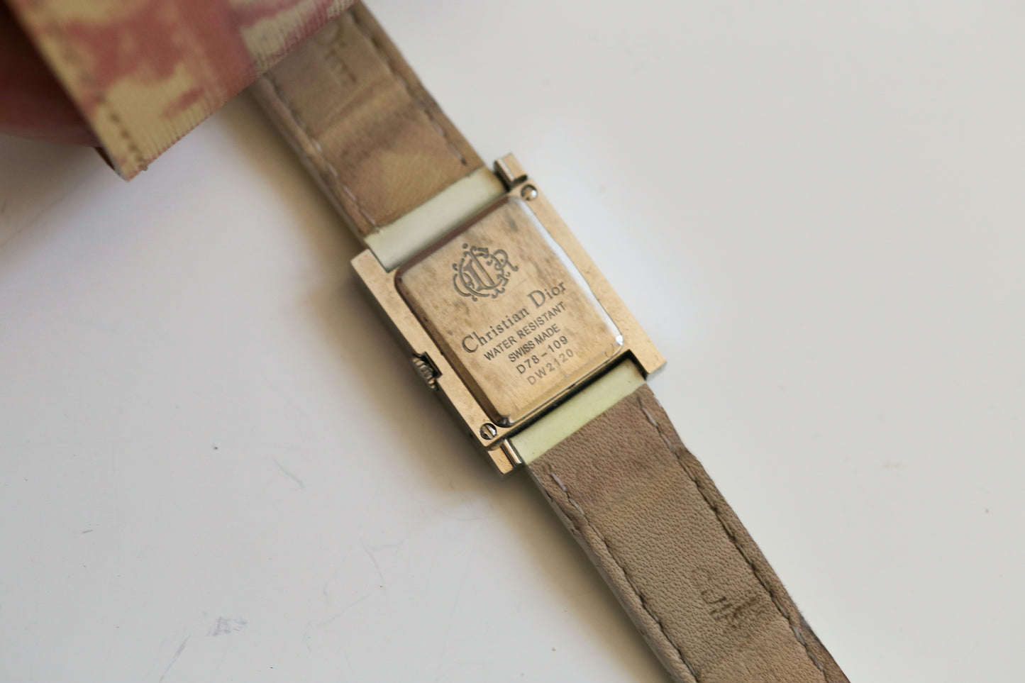 Dior montre en cuir avec fond motif Dior oblique