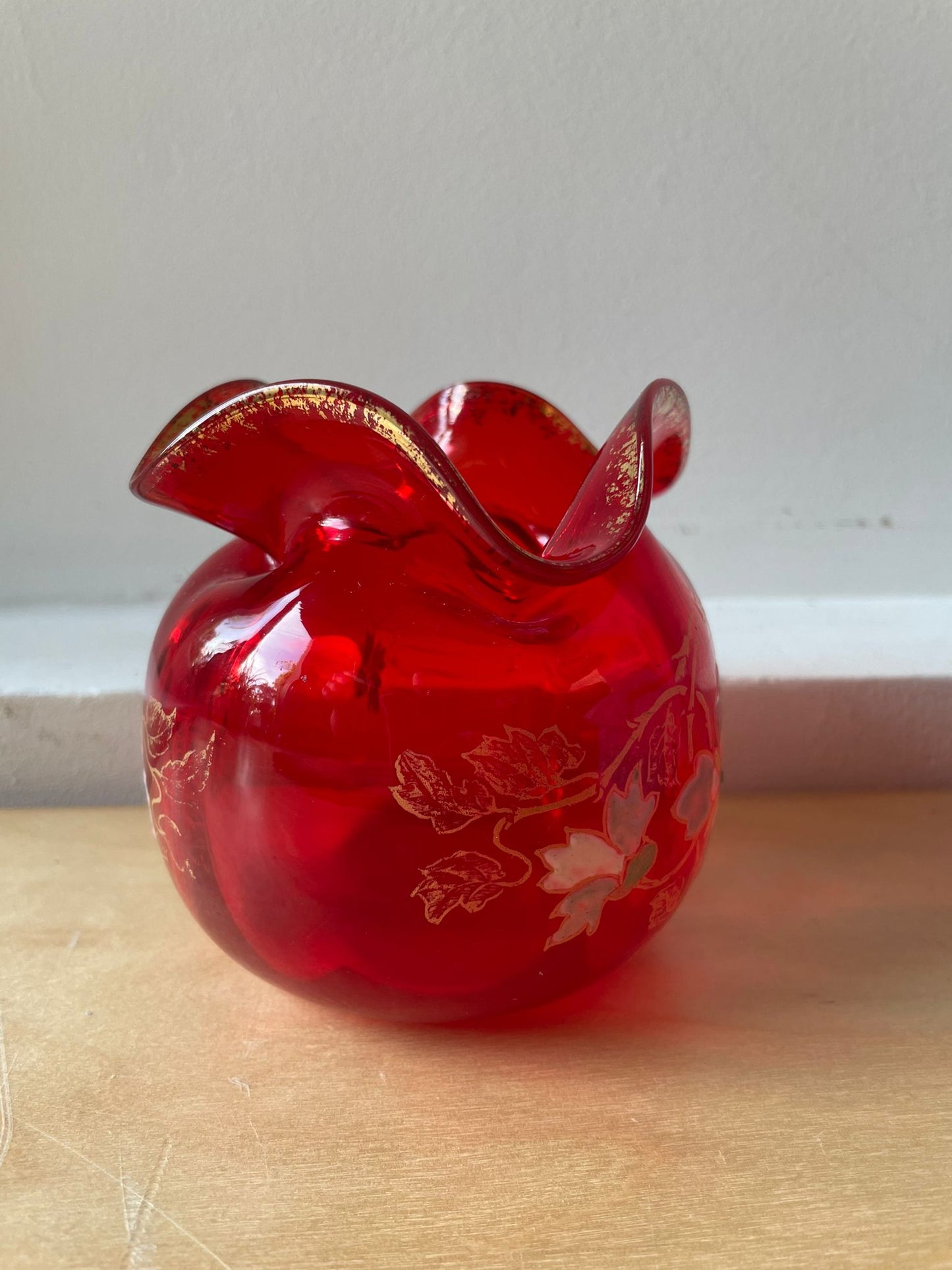 Vase Legras modèle mérovée rouge grenadine fin XIXe siècle
