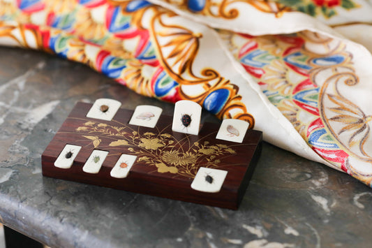 Marqueur de whist japonais à décor Shibayama époque Meiji (1868 - 1912)