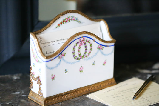 Porte lettre ou range courrier en porcelaine et bronze style Louis XVI fin XIXe siècle