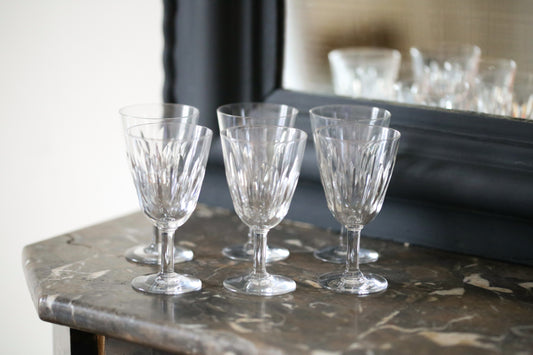 Suite de six verres à pieds en cristal de la maison Baccarat