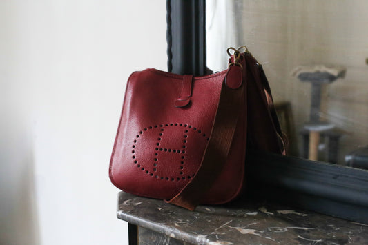 Hermès sac à main vintage modèle Evelyne cuir rouge bordeaux