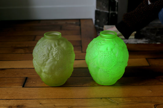 Rare paire de vases en ouraline de la période Art Déco