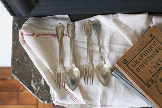 Deux couverts en métal argenté Christofle modèle filet début XXe siècle