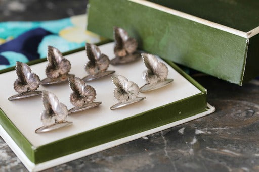 Huit porte-menus en métal argenté maison Christofle