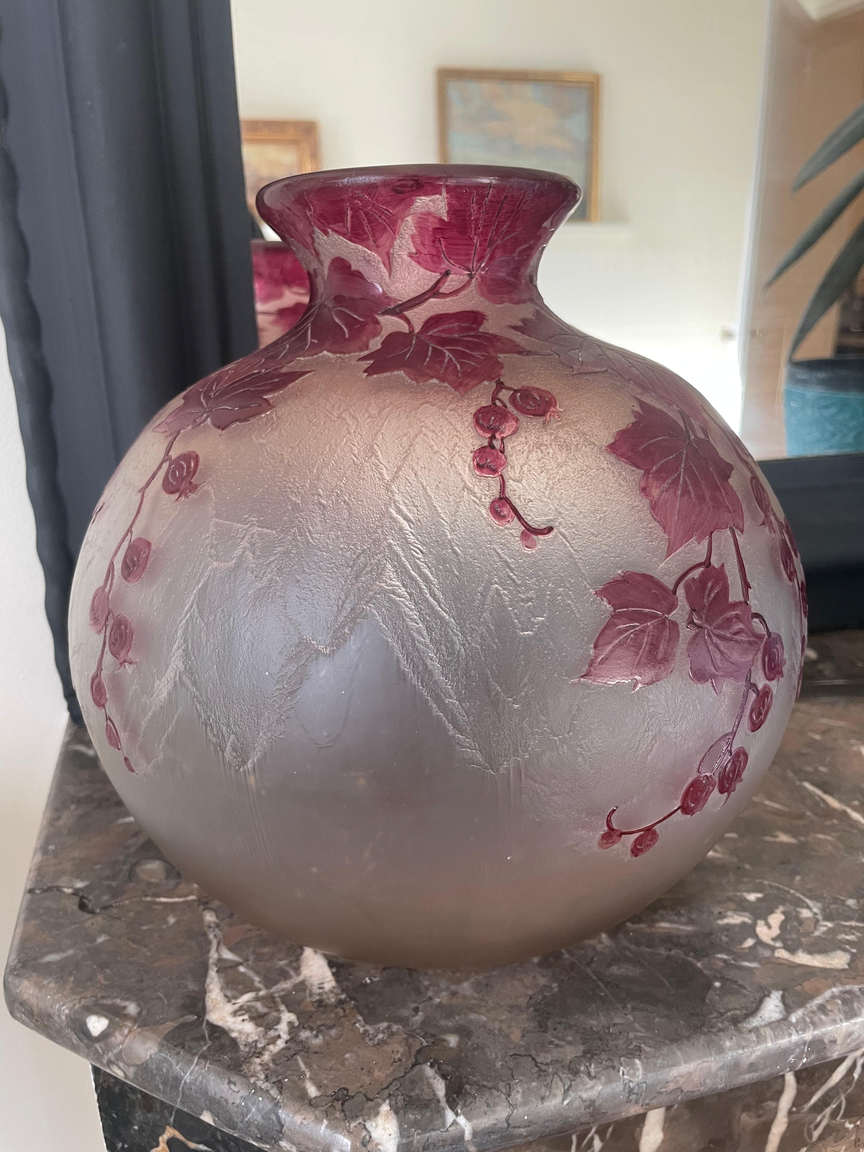 François Théodore Legras (1839 - 1916) vase boule  de la série Rubis