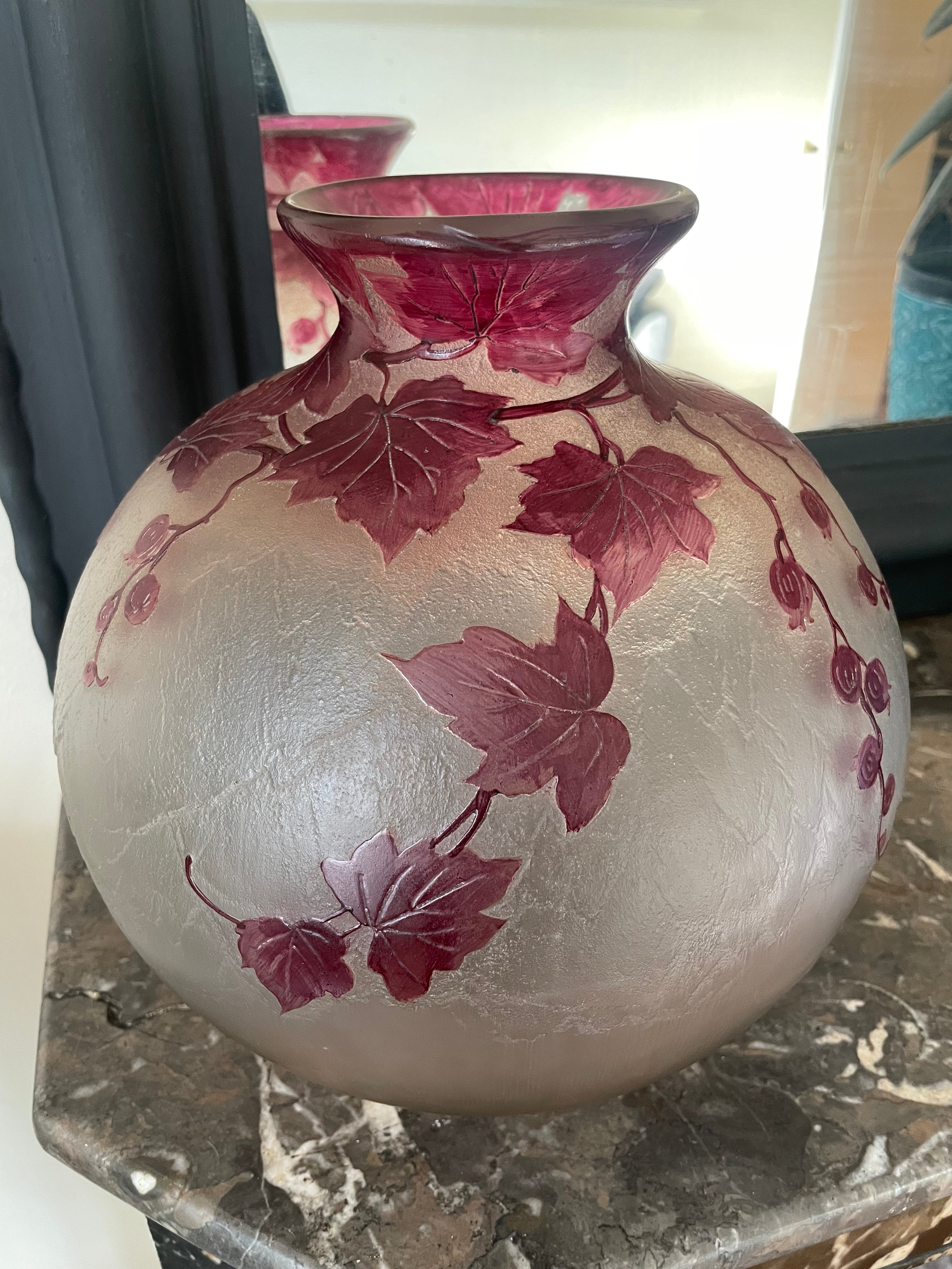François Théodore Legras (1839 - 1916) vase boule  de la série Rubis
