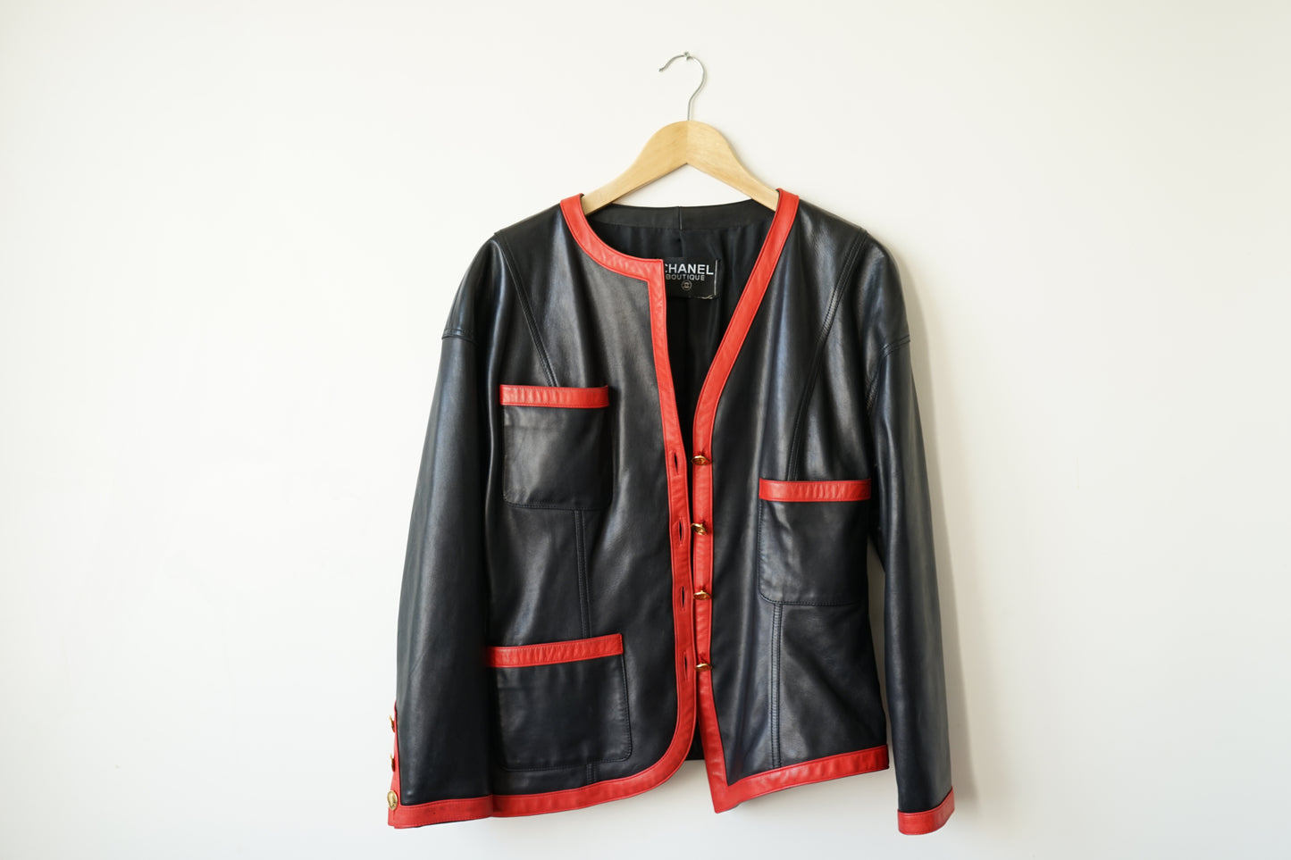 Chanel veste en cuir vintage noire et rouge