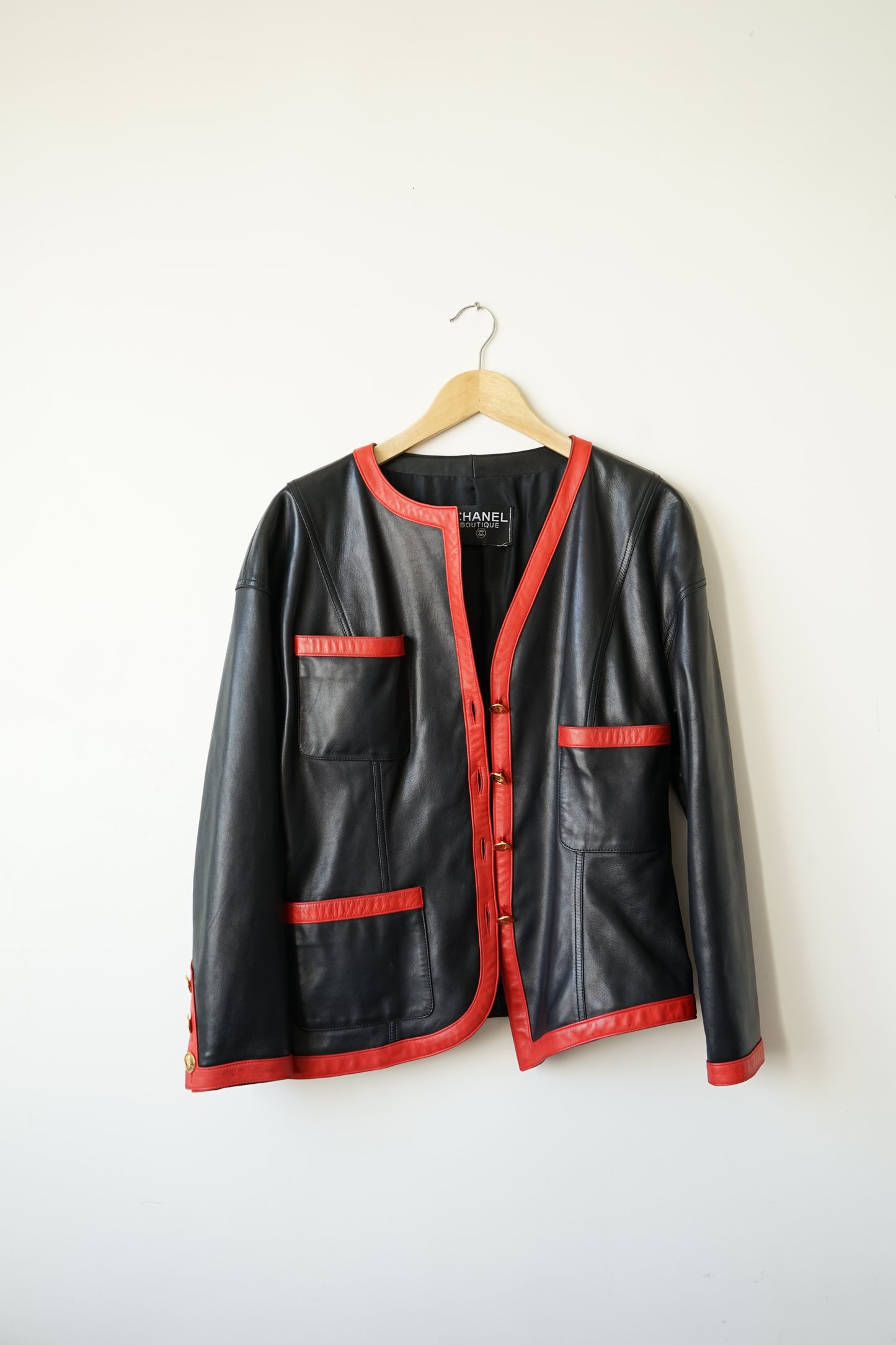 Chanel veste en cuir vintage noire et rouge