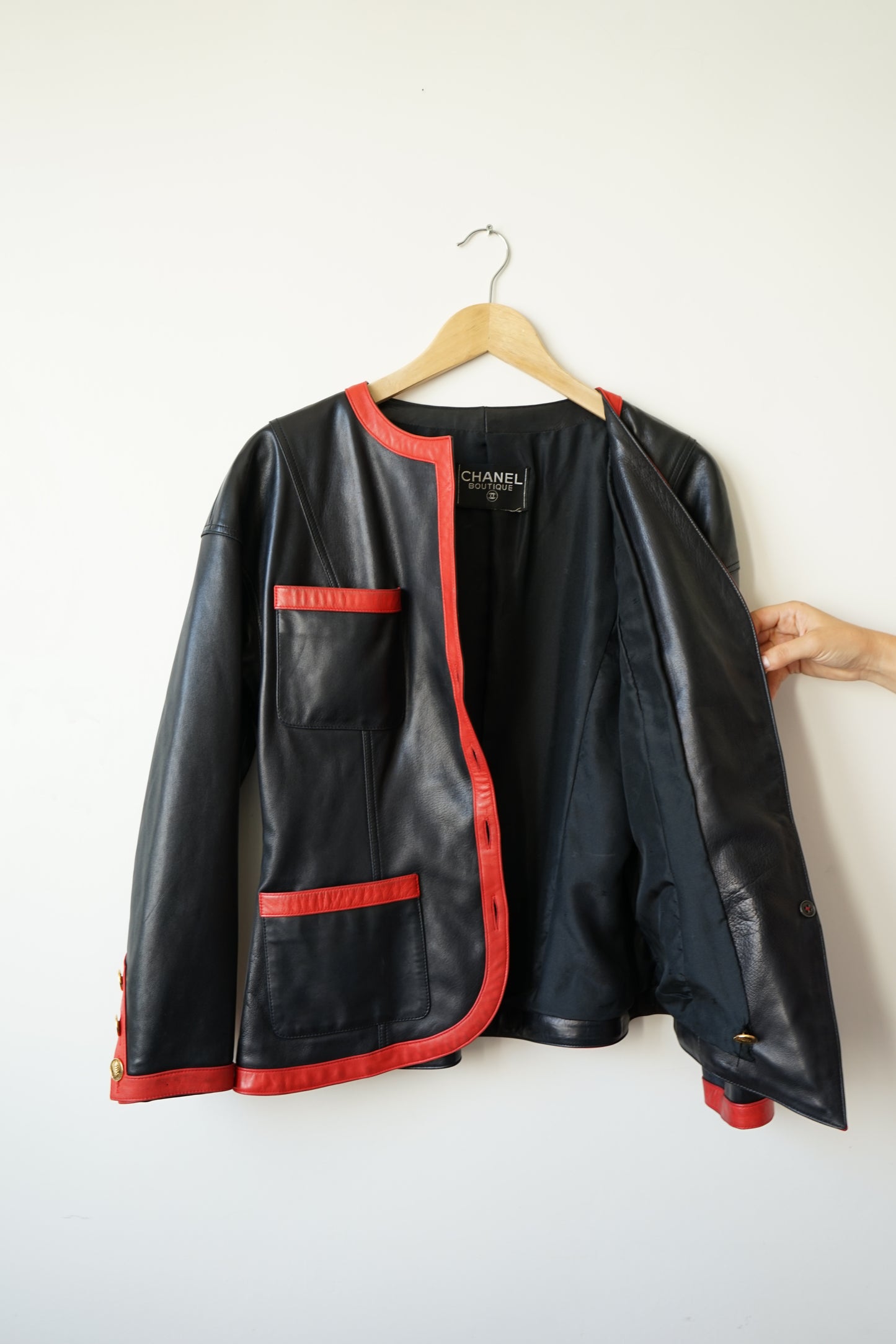 Chanel veste en cuir vintage noire et rouge