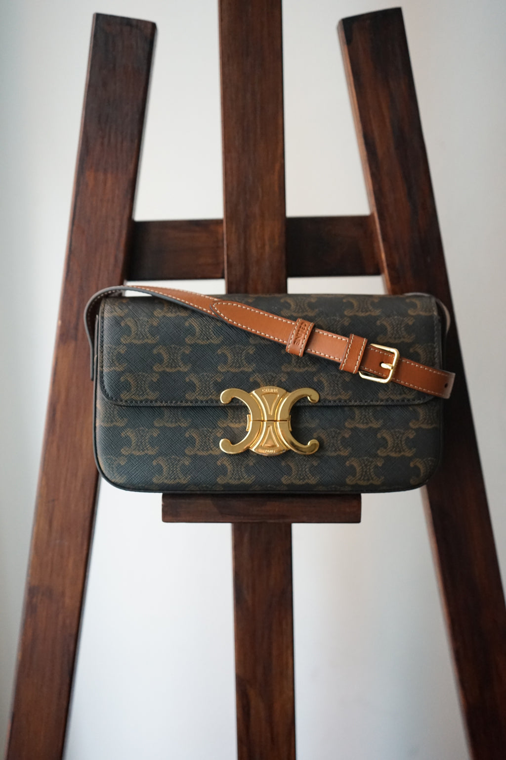 Celine sac à main Triomphe en toile imprimée et veau camel