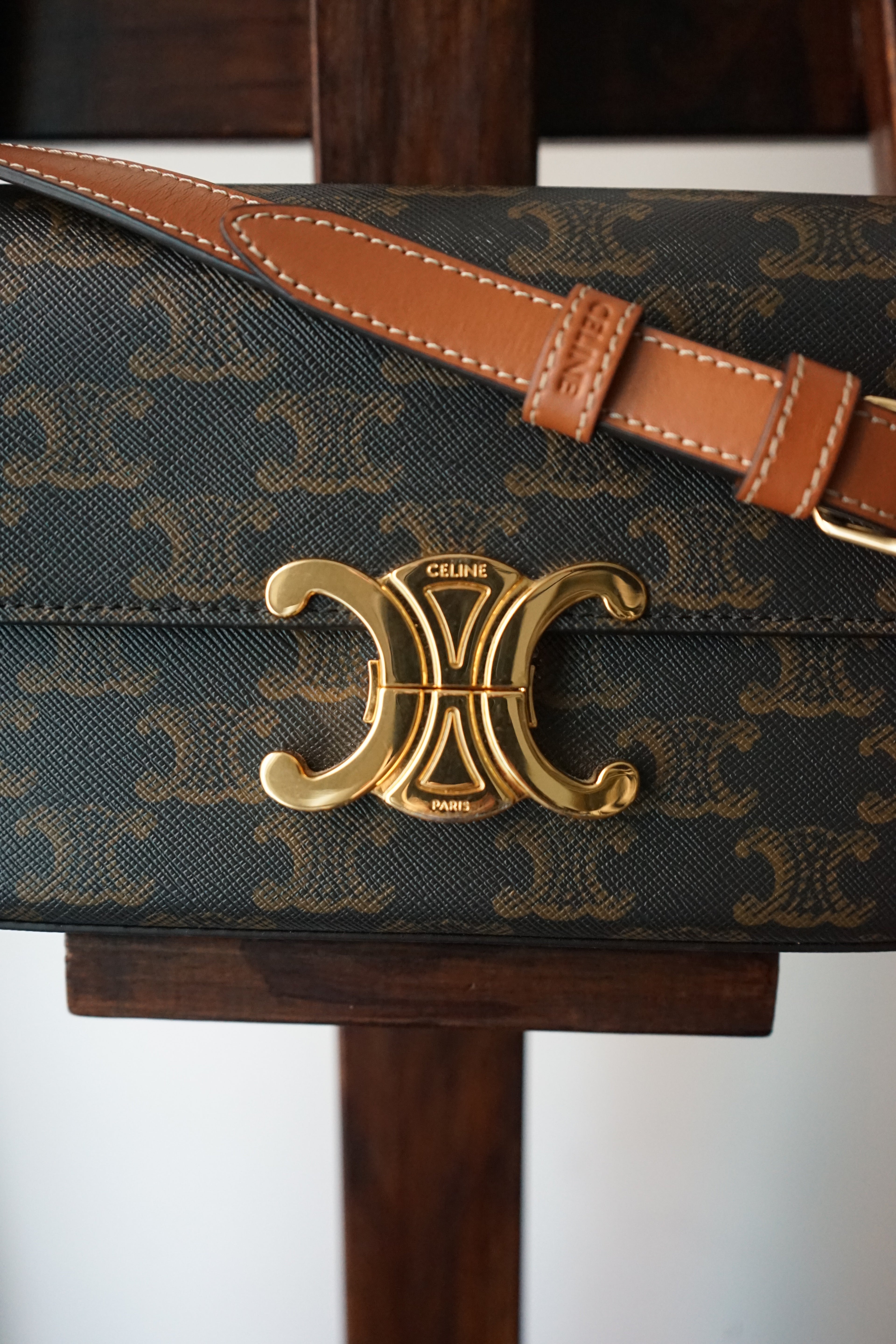 Celine sac à main Triomphe en toile imprimée et veau camel